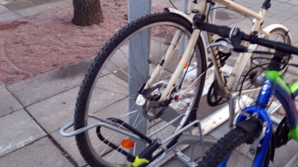Cykeln fastlåst i framhjulet